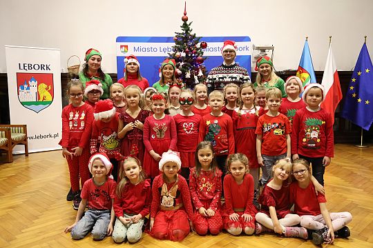 Małe rączki, wielka magia – choinka w Ratuszu 69967