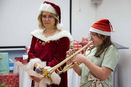 W Bazie Wigilijne spotkanie dzieci z obszaru 70516