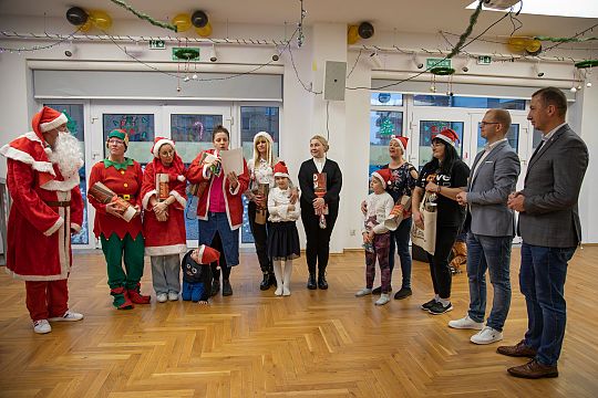 W Bazie Wigilijne spotkanie dzieci z obszaru 70522
