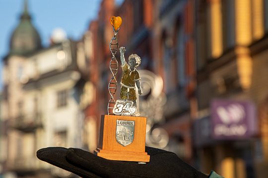 Unikatowe statuetki na licytacjach 34. Finału WOŚP 71074