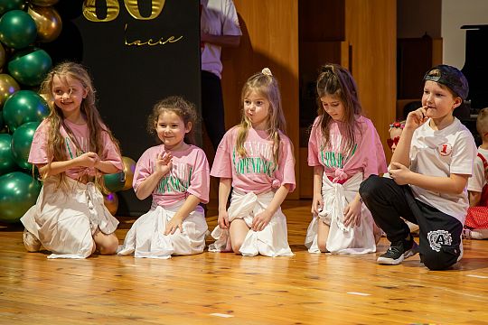 Od 80 lat wychowuje pokolenia lęborczan – 71976