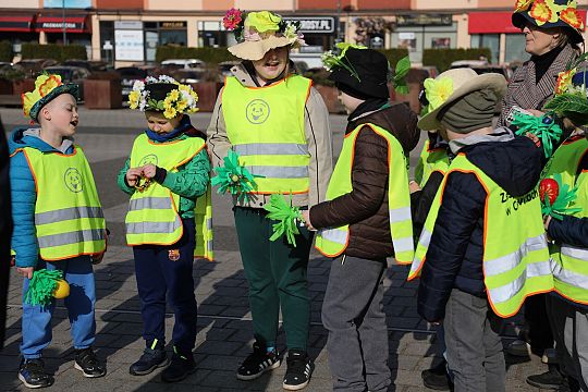 Wiosna przyszła do Lęborka! Setki dzieci w barwnym 72408