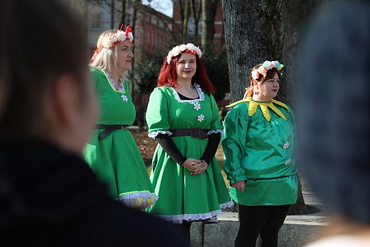 Wiosna przyszła do Lęborka! Setki dzieci w barwnym 72413