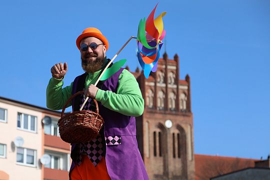 Wiosna przyszła do Lęborka! Setki dzieci w barwnym 72414