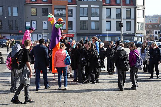 Wiosna przyszła do Lęborka! Setki dzieci w barwnym 72415