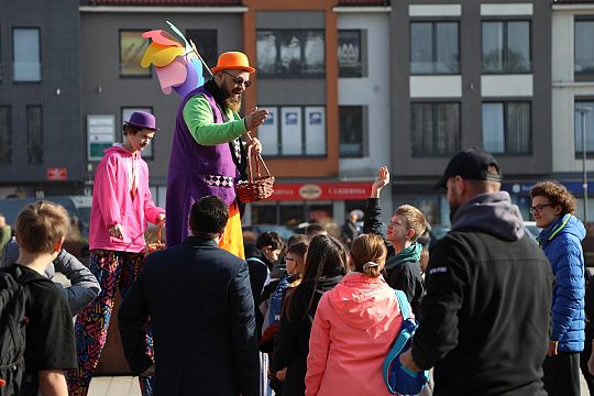 Wiosna przyszła do Lęborka! Setki dzieci w barwnym 72416
