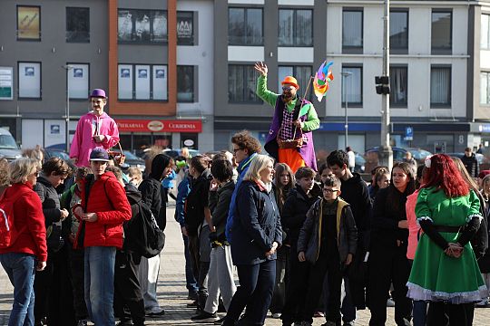 Wiosna przyszła do Lęborka! Setki dzieci w barwnym 72418