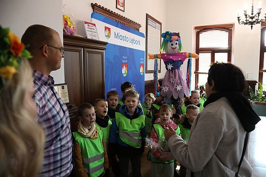 Wiosna przyszła do Lęborka! Setki dzieci w barwnym 72420