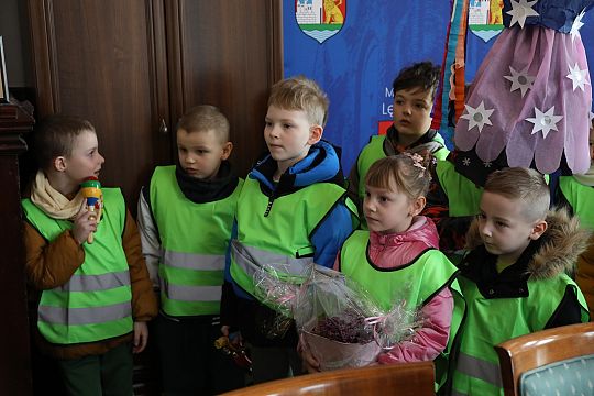 Wiosna przyszła do Lęborka! Setki dzieci w barwnym 72421