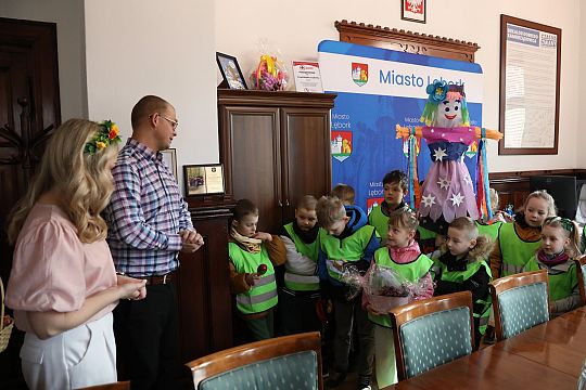 Wiosna przyszła do Lęborka! Setki dzieci w barwnym 72422