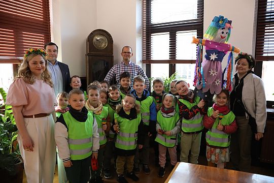 Wiosna przyszła do Lęborka! Setki dzieci w barwnym 72424