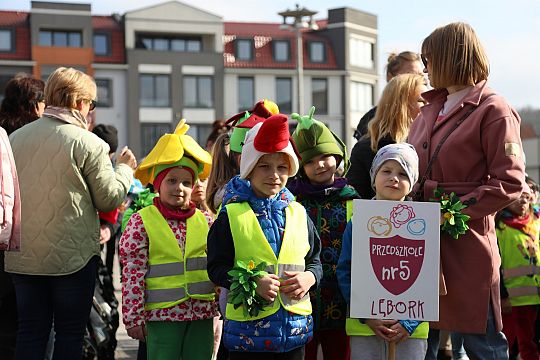 Wiosna przyszła do Lęborka! Setki dzieci w barwnym 72427