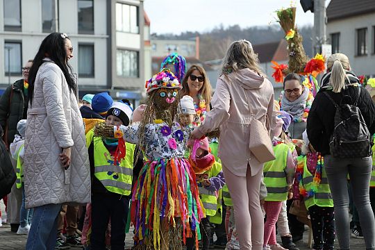 Wiosna przyszła do Lęborka! Setki dzieci w barwnym 72428