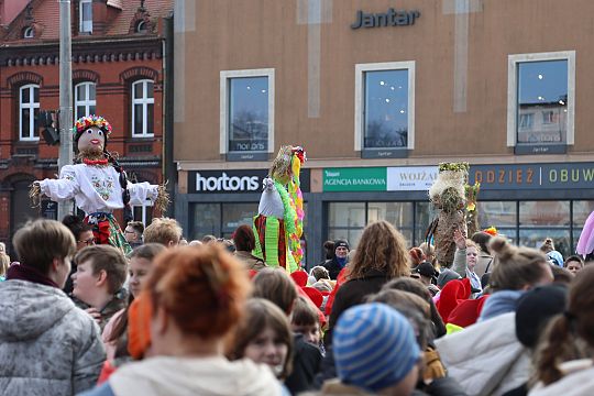 Wiosna przyszła do Lęborka! Setki dzieci w barwnym 72431