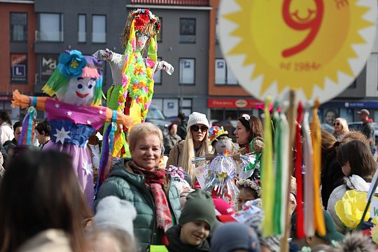 Wiosna przyszła do Lęborka! Setki dzieci w barwnym 72433