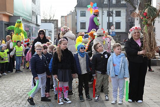Wiosna przyszła do Lęborka! Setki dzieci w barwnym 72434