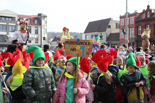 Wiosna przyszła do Lęborka! Setki dzieci w barwnym 72436