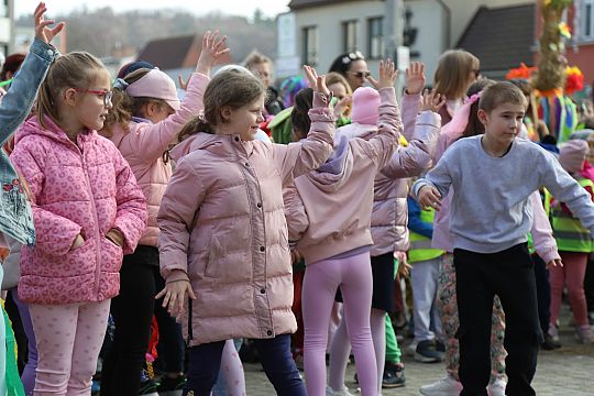 Wiosna przyszła do Lęborka! Setki dzieci w barwnym 72439