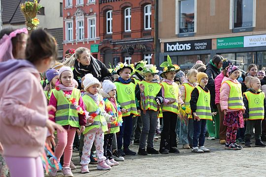 Wiosna przyszła do Lęborka! Setki dzieci w barwnym 72442