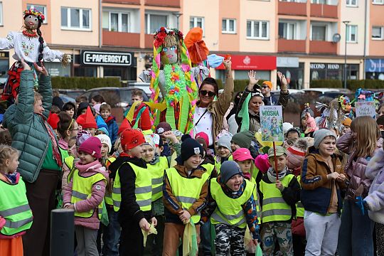 Wiosna przyszła do Lęborka! Setki dzieci w barwnym 72447