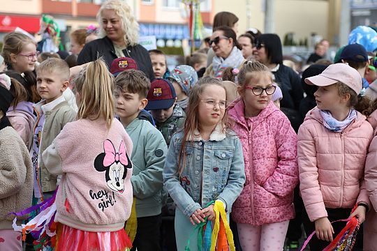 Wiosna przyszła do Lęborka! Setki dzieci w barwnym 72448