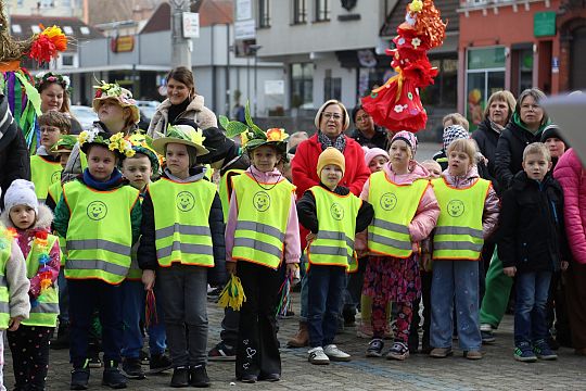 Wiosna przyszła do Lęborka! Setki dzieci w barwnym 72449