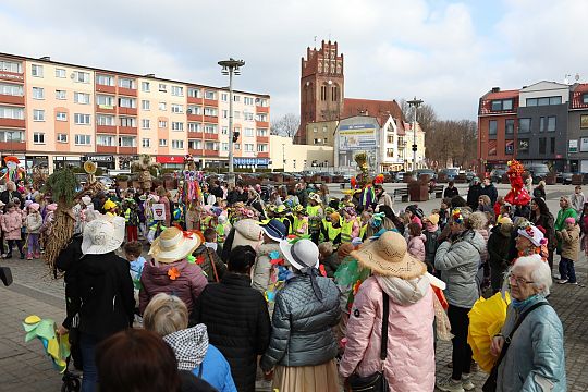 Wiosna przyszła do Lęborka! Setki dzieci w barwnym 72450