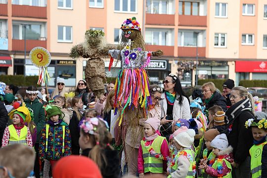 Wiosna przyszła do Lęborka! Setki dzieci w barwnym 72451