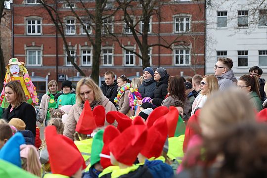 Wiosna przyszła do Lęborka! Setki dzieci w barwnym 72452