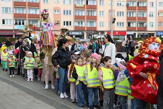 Wiosna przyszła do Lęborka! Setki dzieci w barwnym 72458