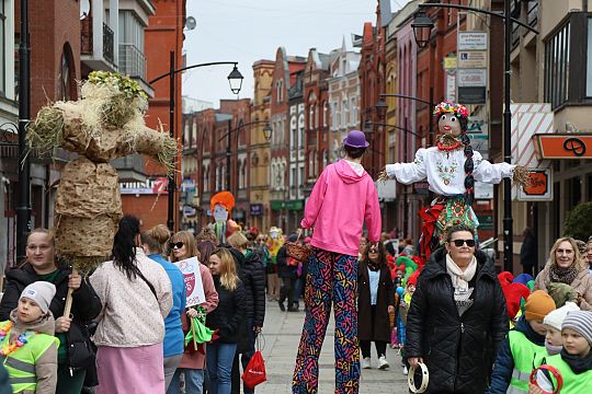 Wiosna przyszła do Lęborka! Setki dzieci w barwnym 72465