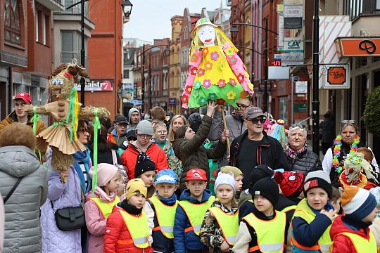 Wiosna przyszła do Lęborka! Setki dzieci w barwnym 72467