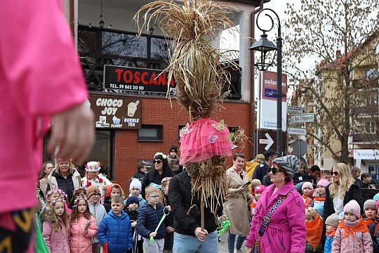 Wiosna przyszła do Lęborka! Setki dzieci w barwnym 72470
