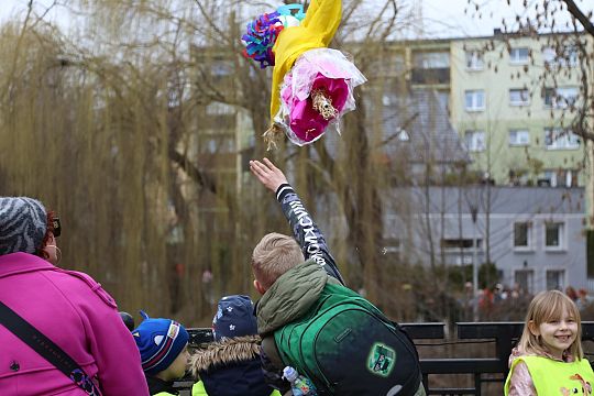 Wiosna przyszła do Lęborka! Setki dzieci w barwnym 72475