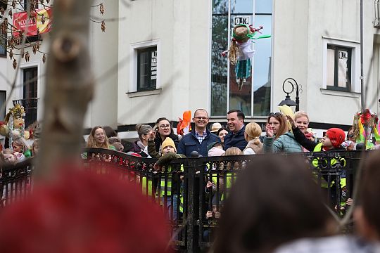 Wiosna przyszła do Lęborka! Setki dzieci w barwnym 72476