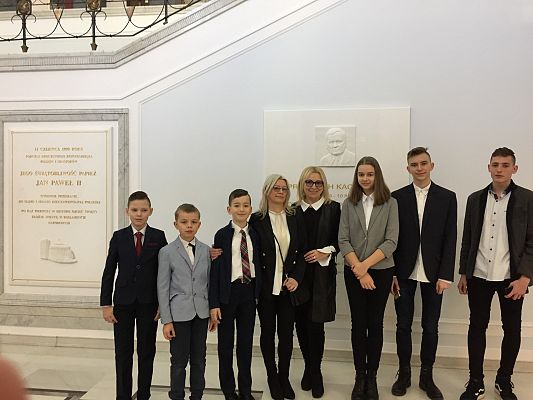Szkoła Podstawowa nr 4 im. T. Kościuszki z tytułem 29020