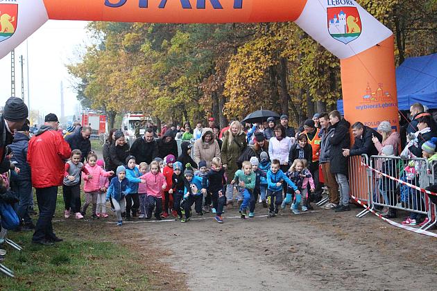 Indywidualne Biegi Przełajowe z okazji Święta Niepodległości w strugach deszczu