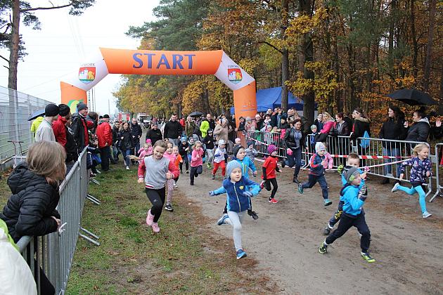 Indywidualne Biegi Przełajowe z okazji Święta Niepodległości w strugach deszczu