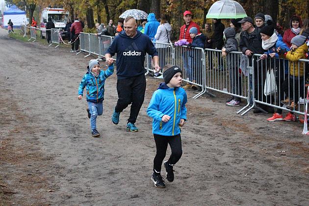 Indywidualne Biegi Przełajowe z okazji Święta Niepodległości w strugach deszczu