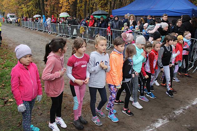 Indywidualne Biegi Przełajowe z okazji Święta Niepodległości w strugach deszczu