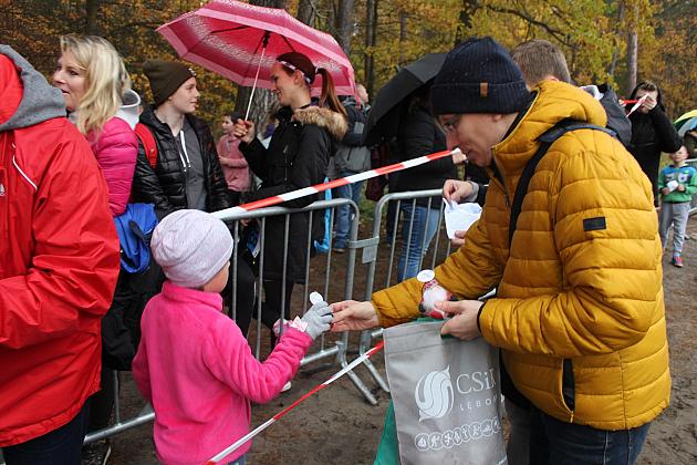 Indywidualne Biegi Przełajowe z okazji Święta Niepodległości w strugach deszczu