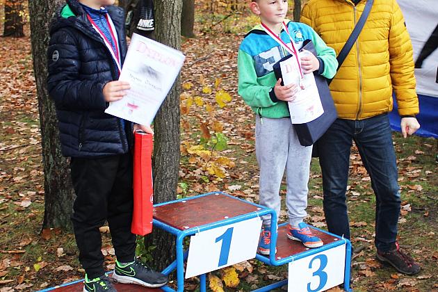 Indywidualne Biegi Przełajowe z okazji Święta Niepodległości w strugach deszczu