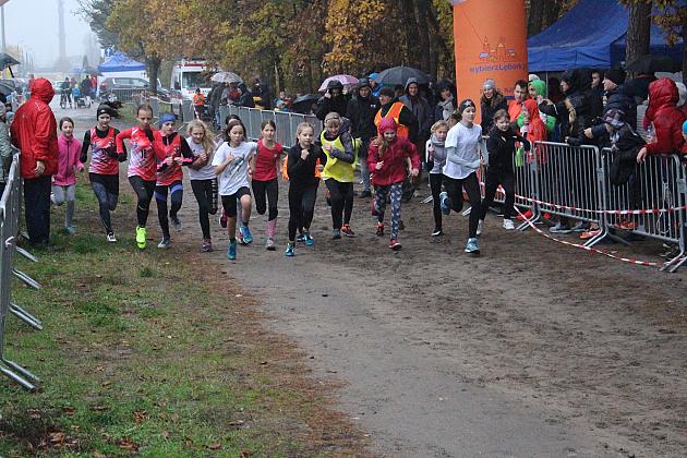 Indywidualne Biegi Przełajowe z okazji Święta Niepodległości w strugach deszczu