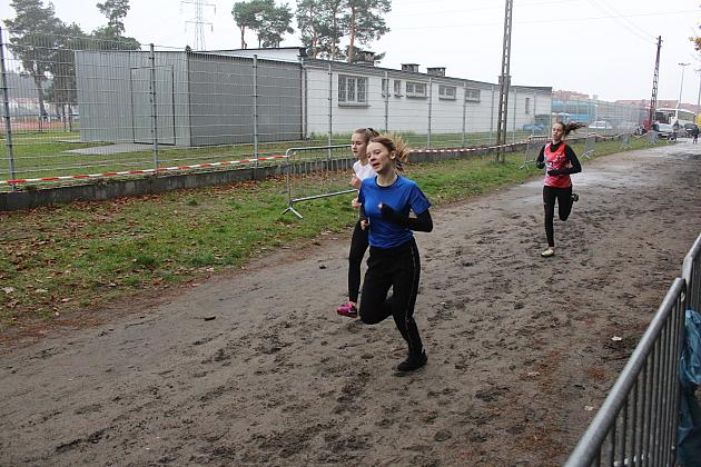 Indywidualne Biegi Przełajowe z okazji Święta Niepodległości w strugach deszczu