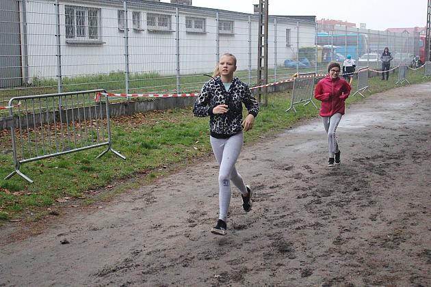 Indywidualne Biegi Przełajowe z okazji Święta Niepodległości w strugach deszczu