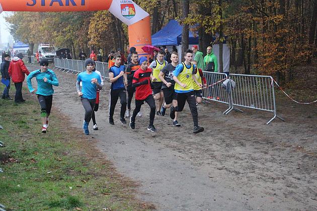 Indywidualne Biegi Przełajowe z okazji Święta Niepodległości w strugach deszczu