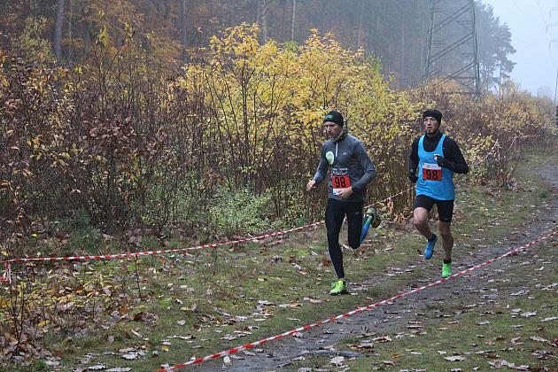 Indywidualne Biegi Przełajowe z okazji Święta Niepodległości w strugach deszczu