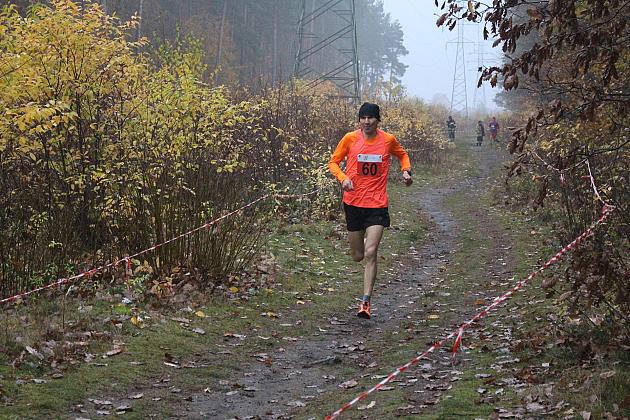 Indywidualne Biegi Przełajowe z okazji Święta Niepodległości w strugach deszczu