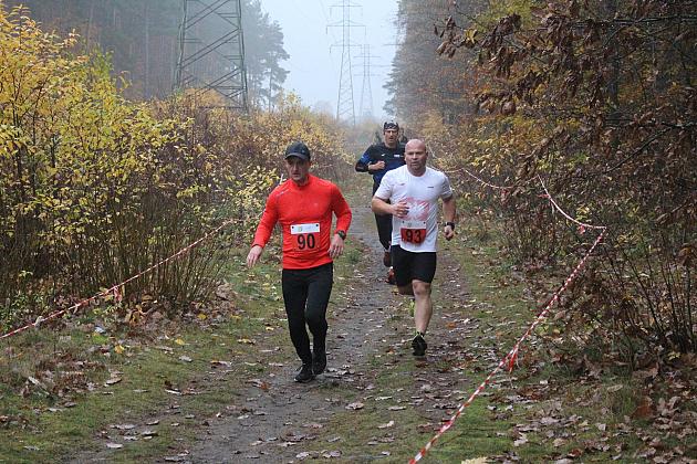 Indywidualne Biegi Przełajowe z okazji Święta Niepodległości w strugach deszczu
