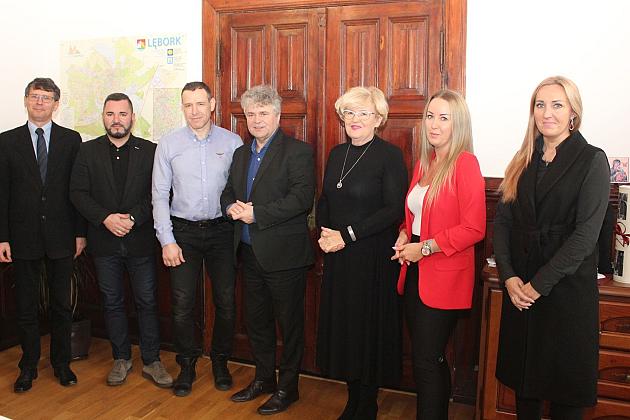 Organizatorzy charytatywnej gali walki w ratuszu